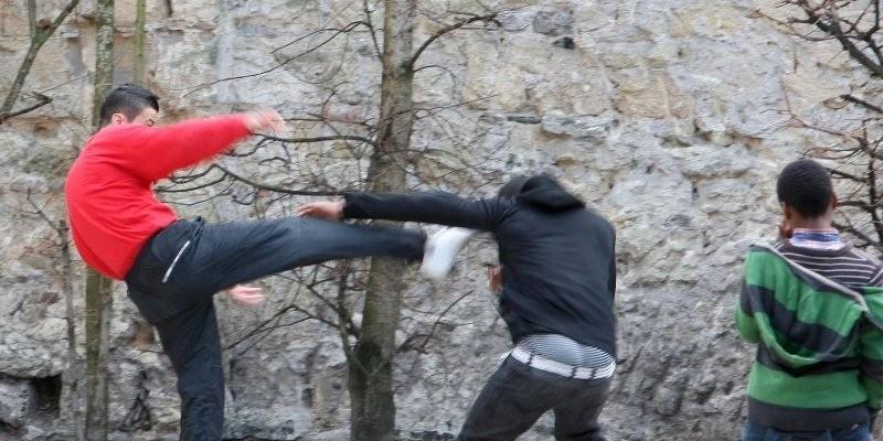 Trois ados tabassés pour 10€ et un GSM près de Charleroi